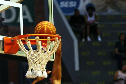 CAXIAS DO SUL, RS, BRASIL, 14/02/2023. Caxias do Sul Basquete x Flamengo, jogo válido pela 25ª rodada do Novo Basquete Brasil - NBB 2022/2023 - e realizado no ginásio do Sesi. (Porthus Junior/Agência RBS)<!-- NICAID(15351991) -->