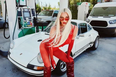 Kesha lança o single Joyride, o primeiro desde o rompimento com o produtor que acusou de abuso sexual.<!-- NICAID(15806224) -->