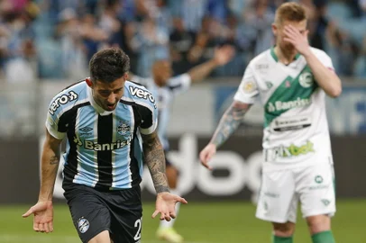 PORTO ALEGRE, RS, BRASIL - 17.10.2021 - O Grêmio recebe o Juventude na Arena, em jogo válido pela 27ª rodada do Brasileirão. (Foto: Lauro Alves/Agencia RBS)<!-- NICAID(14917683) -->