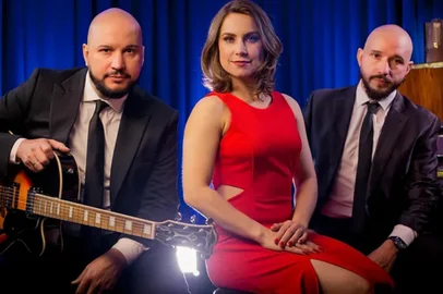 O Terça Cult de agosto, promovido pelo Recreio da Juventude, será em homenagem à cantora britânica Adele. A Triadi Música fará a interpretação e entoará os maiores sucessos da artista. O show está marcado para o dia 8 de agosto, às 20h, na sede social da agremiação. Os ingressos custam R$7 e estão à venda pelo aplicativo e na secretaria das sedes Juventude e Guarany.<!-- NICAID(15491599) -->