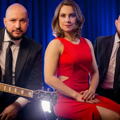 O Terça Cult de agosto, promovido pelo Recreio da Juventude, será em homenagem à cantora britânica Adele. A Triadi Música fará a interpretação e entoará os maiores sucessos da artista. O show está marcado para o dia 8 de agosto, às 20h, na sede social da agremiação. Os ingressos custam R$7 e estão à venda pelo aplicativo e na secretaria das sedes Juventude e Guarany.<!-- NICAID(15491599) -->