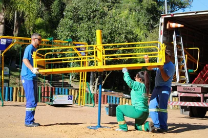 Brinquedos Inclusivos são reinstalados no Parque dos Macaquinhos em Caxias do Sul<!-- NICAID(15401582) -->