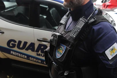 CAXIAS DO SUL, RS, BRASIL, 07/10/2022. A reportagem foi conferir como funcionarão as câmeras acopladas ao corpo de agentes da Guada Municipal de Caxias do Sul. (Bruno Todeschini/Agência RBS)<!-- NICAID(15229681) -->