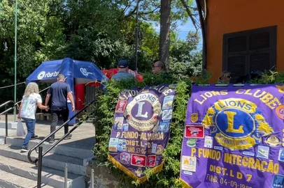 Fernando Lopes / Grupo RBS Dia D da campanha Natal do Bem mobiliza doações em Passo Fundo<!-- NICAID(16181692) -->