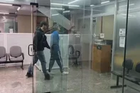Seis pessoas foram presas em operação contra grupo suspeito de extorsão e agiotagem na Região Metropolitana. Estão sendo cumpridas ordens judiciais na zona norte e leste da Capital, além de Cachoeirinha e Alvorada.<!-- NICAID(16079960) -->