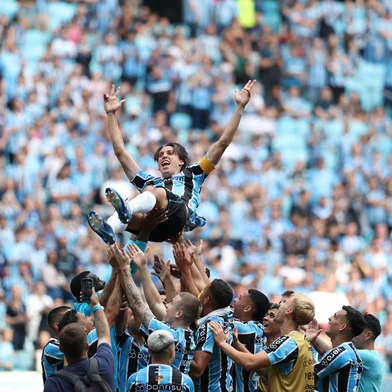 Partida entre Grêmio e Corinthians, na Arena, em Porto Alegre pela 38ª rodada do Campeonato Brasileiro.Foto: Jefferson Botega/Agencia RBS.Indexador: jeff botega<!-- NICAID(15931397) -->
