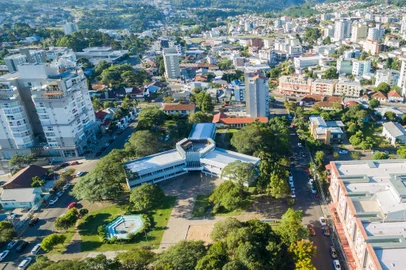 Foto aérea da Prefeitura de Farroupilha<!-- NICAID(15637938) -->
