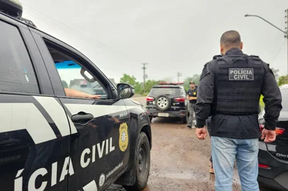 Sete pessoas são presas suspeitas de integrar quadrilha que aplicava o golpe dos nudes na região metropolitana de Porto Alegre.<!-- NICAID(15875619) -->