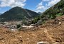 Moradores de Petrópolis se unem na busca por familiares e amigos após tragédia provocada pela chuva
