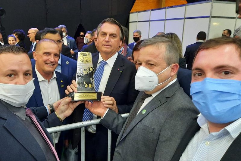 Câmara entrega Prêmio Caxias do Sul ao presidente Jair Bolsonaro<!-- NICAID(14830492) -->