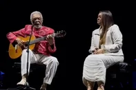 A cantora Preta Gil, que está em tratamento contra um câncer, fez uma participação especial no show de seu pai, Gilberto Gil, no sábado (26), no estádio Allianz Parque, em São Paulo.<!-- NICAID(16025228) -->