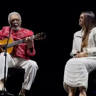 A cantora Preta Gil, que está em tratamento contra um câncer, fez uma participação especial no show de seu pai, Gilberto Gil, no sábado (26), no estádio Allianz Parque, em São Paulo.<!-- NICAID(16025228) -->