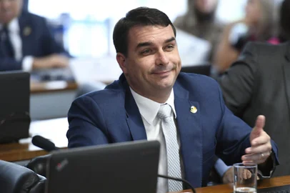Subcomissão Temporária sobre a Venezuela (CRESTV) realiza audiência pública interativa para discutir a crise na Venezuela e seu impacto no Brasil.À bancada, em pronunciamento, senador Flávio Bolsonaro (PSL-RJ).Foto: Edilson Rodrigues/Agência SenadoFoto: Edilson Rodrigues/AgÃªncia Senado<!-- NICAID(14721855) -->
