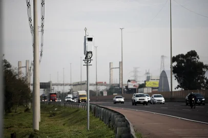 Porto Alegre, RS, Brasil, 28/06/2022 - Novos pardais vão entrar em funcionamento nas rodovias do RS. Na foto: Freeway (Porto Alegre) - Foto: Anselmo Cunha/Agência RBS<!-- NICAID(15134503) -->