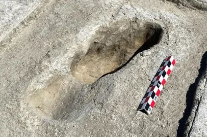 Ice-age footprints shed light on North America's early humansThis handout image released by Dr. Daron Duke, an archaeologist from Far Western Anthropological Research Group, shows a footprint from the Ice Age discovered on an archaeological site in the southern Great Salt Lake Desert on the Utah Test and Training Range, about 80 miles west of Salt Lake City, on July 18, 2022. - Archaeologists working for the Air Force this month have discovered 88 human footprints preserved in the alkali flats on the Utah Test and Training Range that they believe date to more than 12,000 years ago. (Photo by Handout / HANDOUT / AFP) / RESTRICTED TO EDITORIAL USE - MANDATORY CREDIT "AFP PHOTO /  DARON DUKE  " - NO MARKETING - NO ADVERTISING CAMPAIGNS - DISTRIBUTED AS A SERVICE TO CLIENTSEditoria: SCILocal: Los AngelesIndexador: HANDOUTSecao: human scienceFonte: HANDOUTFotógrafo: Handout<!-- NICAID(15173389) -->