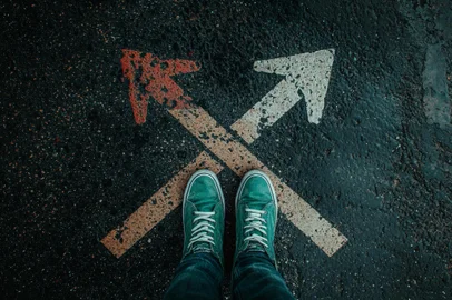 Conceito de caminhos - Foto: Mirador/stock.adobe.comFonte: 950076854<!-- NICAID(15911731) -->