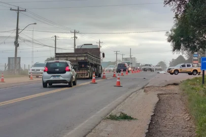 Um pedestre morreu após ser atropelado na madrugada desta quinta-feira (14) na Rodovia RS-118, em Viamão, na Região Metropolitana de Porto Alegre. O acidente aconteceu por volta das 6h45min, perto do bairro Tarumã.  <!-- NICAID(16101267) -->