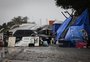 Em torno de 70 famílias permanecem acampadas às margens da estrada na região das ilhas, em Porto Alegre