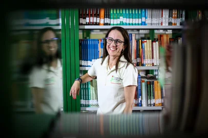 OSÓRIO, RS, BRASIL - 2023.04.24 - Com a Palavra: Flávia Santos Twardowski Pinto.Flávia Santos Twardowski Pinto passou os últimos 13 anos incentivando estudantes do Ensino Médio, especialmente meninas, a desenvolver projetos de pesquisa em áreas relacionadas a Ciência, Tecnologia, Engenharia e Matemática (STEM, sigla em inglês) por meio da inovação científica, visando resolver problemas relevantes nas áreas de meio ambiente e alimentação, tanto do ponto de vista tecnológico como para sugerir soluções para as comunidades sociais. (Foto: André Ávila/ Agência RBS)Indexador: Andre Avila<!-- NICAID(15411036) -->