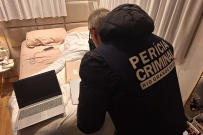 Médico é preso em Porto Alegre por armazenar pedofilia<!-- NICAID(16074788) -->