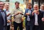 Ao comer pizza na calçada em Nova York, Bolsonaro contorna regra de exigência da cidade por vacinas dentro de restaurantes
