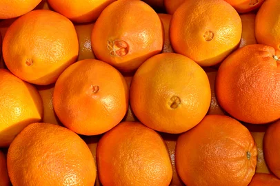 Beautiful, healthy Image of a Pile of navel Oranges. Foto: Laurin Rinder/ stock.adobe.comFonte: 59371039<!-- NICAID(16220154) -->