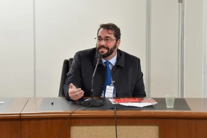 Desembargador do TRT Alexandre Corrêa da Cruz em sua manifestação na mesa de debates do Grupo de Trabalho da Frente Parlamentar Contra a Violência Contra a Mulher<!-- NICAID(16137978) -->
