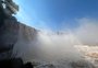 VÍDEO: passarela fechada por alto nível da água das Cataratas do Iguaçu é reaberta para turistas