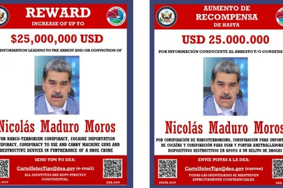 O Departamento da Justiça dos Estados Unidos divulgou na segunda-feira (28) uma recompensa de US$ 25 milhões (cerca de R$ 140 milhões) para quem tiver informações "que levem à prisão e/ou condenação" de Nicolás Maduro, presidente da Venezuela.<!-- NICAID(16089742) -->