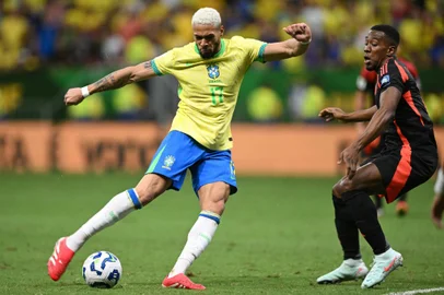 Joelinton, em jogo do Brasil contra a Colômbia