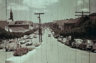 Imagens do documentário Gramado: a cidade jardim das hortênsias, editado em 1969.Avenida Borges de Medeiros<!-- NICAID(16034501) -->