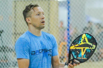 Após o anúncio do encerramento da carreira de jogador de futebol profissional, Lucas Leiva já encontrou um novo esporte. Respeitando a frequência cardíaca permitida pelos médicos, ele está jogando beach tennis. <!-- NICAID(15441472) -->