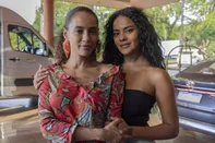 Taís Araujo e Bella Campos em "Vale Tudo"<!-- NICAID(15957310) -->