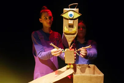 Espetáculo "Papelê _ uma aventura de papel", da Téspis Cia. de Teatro.<!-- NICAID(15401654) -->