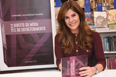 Simone Lahorgue Nunes<!-- NICAID(16073664) -->