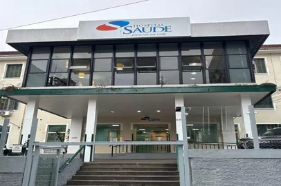 Hospital Saúde/Divulgação / Divulgação Após o atraso nos salários dos funcionários e uma greve da categoria em dezembro, o Hospital Saúde, de Caxias do Sul, protocolou, nesta quarta-feira (14) uma Tutela Cautelar Antecedente, medida judicial preparatória para o pedido de Recuperação Judicial. O comunicado foi feito através da advogada do hospital. Com isso, a instituição consegue manter a continuidade dos serviços, sem prejuízos para a comunidade. No entanto, os trabalhadores seguem sem pagamento.<!-- NICAID(16204254) -->