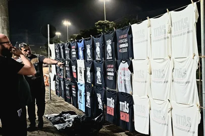 Apesar de troca de local, show dos Titãs com formação clássica atrai público na Fiergs<!-- NICAID(15421836) -->