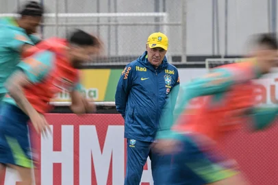 Brazil's Italian coach Carlo Ancelotti conducts a training session in Sao Paulo, on June 2, 2025, ahead of the FIFA World Cup 2026 qualifier football match against Ecuador on June 5. (Photo by Nelson ALMEIDA / AFP)<!-- NICAID(16051949) -->