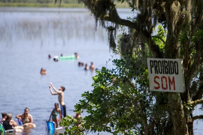 Osório, RS, Brasil, 11/02/2024 - Campings no litoral norte.Na imagem Camping Lagoa do Horácio, na cidade de Osório. - Foto: Jefferson Botega/Agência RBSIndexador: Camila Hermes<!-- NICAID(15676602) -->