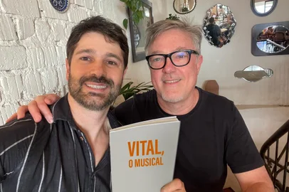 Gustavo Nunes (diretor da Turbilhão de Ideias) e Marcelo Pires (escritor e diretor da Ideia da Silva).<!-- NICAID(15548532) -->