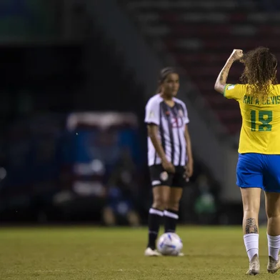 A Seleção Brasileira Feminina venceu a Costa Rica por 5 a 0 nesta terça-feira (16) pela última rodada da primeira fase da Copa do Mundo sub-20. Com o resultado, o time comandado por Jonas Urias terminou a etapa inicial na vice-liderança do Grupo A, com sete pontos conquistados, e classificou-se às quartas de final.<!-- NICAID(15178748) -->