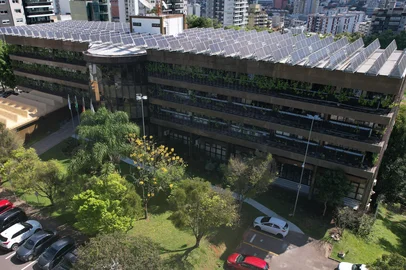 CAXIAS DO SUL, RS, BRASIL, 05/10/2023. Fotos aéreas da Câmara de Vereadores de Caxias do Sul. (Porthus Junior/Agência RBS)<!-- NICAID(15561091) -->