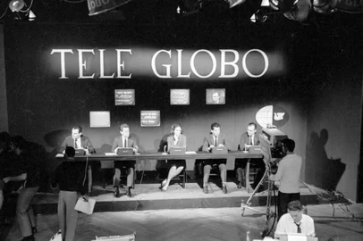 Tele Globo, em 1965, primeiro telejornal da TV Globo.<!-- NICAID(16022344) -->