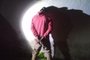 Dois homens são presos furtando cabos durante a madrugada<!-- NICAID(15124426) -->