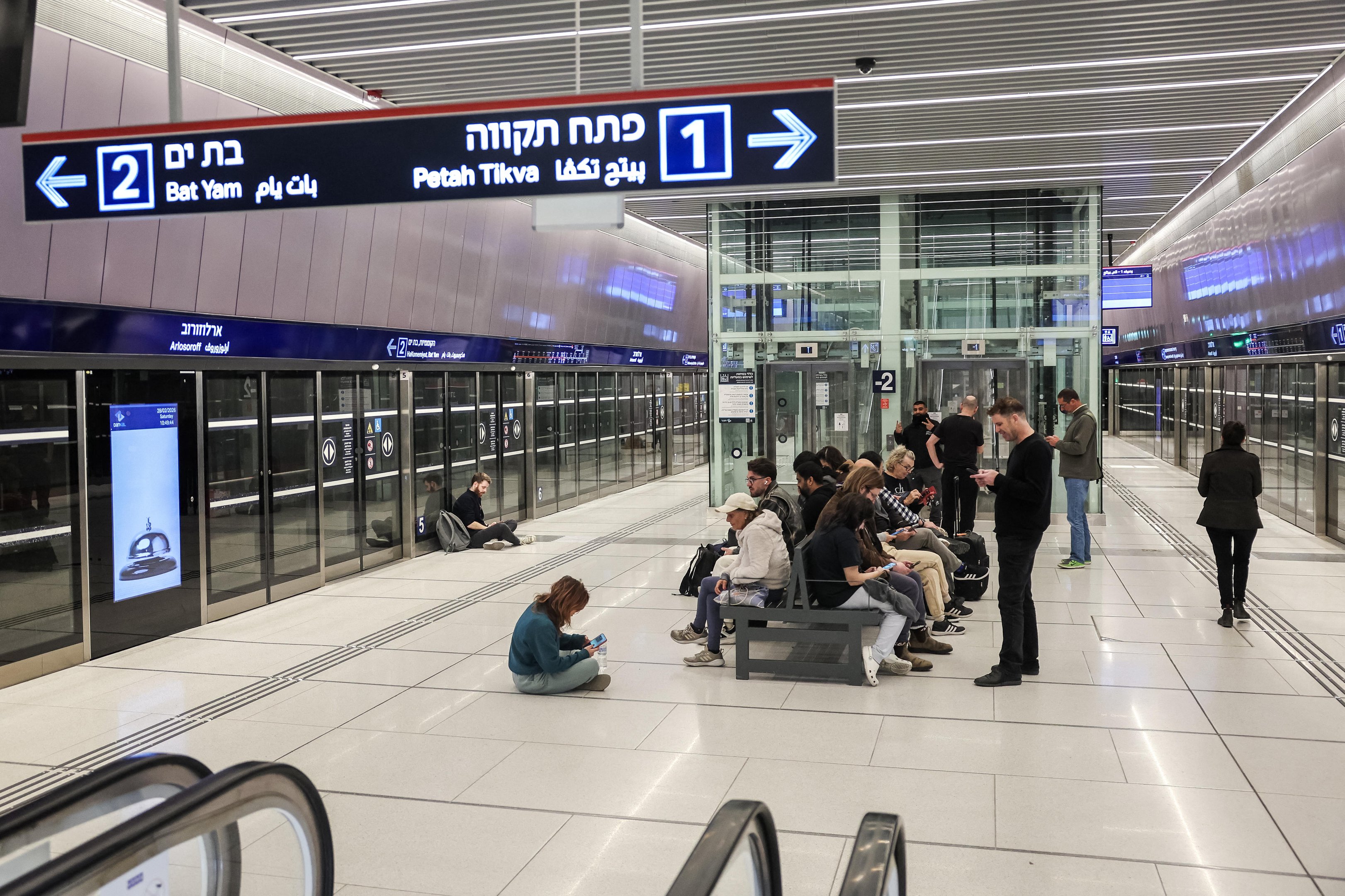 Ir&atilde; confirma ataques a pelo menos tr&ecirc;s bases militares norte-americanas em resposta a bombardeio dos EUA e de Israel