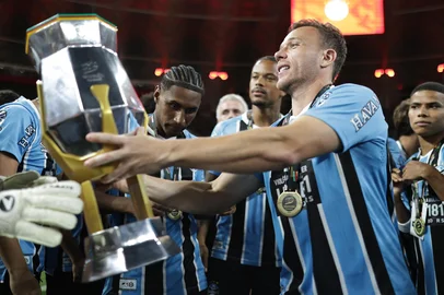 Renan Mattos / Agencia RBS PORTO ALEGRE, RS, BRASIL, 08/03/2026: Inter e Grêmio se enfrentam no Estádio Beira-Rio, no Gre-Nal de número 451, no jogo de volta da final do Campeonato Gaúcho de 2026, o Gauchão. Após o jogo de ida, na Arena, terminar em 3 a 0 para o Grêmio, o Internacional recebe o adversário em casa com a missão de tentar reverter o placar e conquistar o bicampeonato estadual. Foto: Renan Mattos/Agência RBS<!-- NICAID(16240796) -->