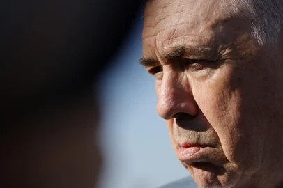 Brazil's Italian head coach Carlo Ancelotti arrives with team Brazil at Newark Liberty International Airport (EWR) in Newark, New Jersey on June 2, 2026 ahead of the FIFA World Cup. (Photo by Leonardo MUNOZ / AFP)<!-- NICAID(16298562) -->