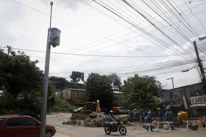 Porto Alegre, RS, Brasil, 15-01-2025: Totem com câmera 360 graus e alto-falantes instalado na rua da Represa, considerada área de risco no bairro Aparício Borges. Novo sistema de monitoramento e alerta climático entra em operação em Porto Alegre. Foto: Mateus Bruxel / Agência RBSIndexador: MATEUS BRUXEL<!-- NICAID(15954146) -->