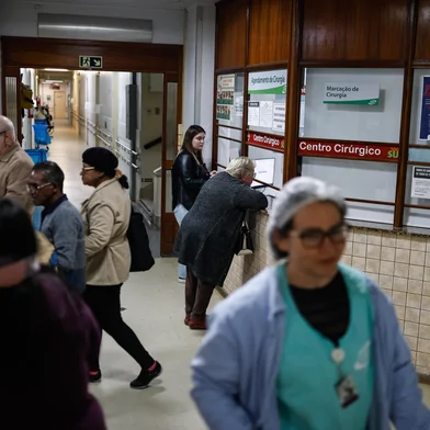 Entrada Bloco CirúrgicoPorto Alegre, RS, Brasil, 02-06-2025: Grupo hospital Conceição começa atendimento noturno para desafogar emergências. Bloco cirúrgico operará à noite para abrir mais horários para atendimento eletivo durante o dia. Foto: Renan Mattos / Agência RBS<!-- NICAID(16051161) -->