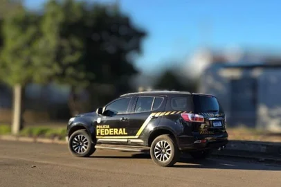 A Polícia Federal realizou, nesta quarta-feira (30.07.2025), uma ofensiva para combater a importação e revenda ilegal de vinhos. Os policiais cumpriram um mandado de busca e apreensão em Uruguaiana, na Fronteira Oeste, na chamada Operação Segunda Safra.<!-- NICAID(16090602) -->